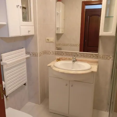 Acogedor Apartamento Cerca De Estaciones De Bus Y Tren Apartman