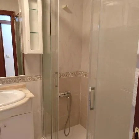 Apartman Acogedor Apartamento Cerca De Estaciones De Bus Y Tren